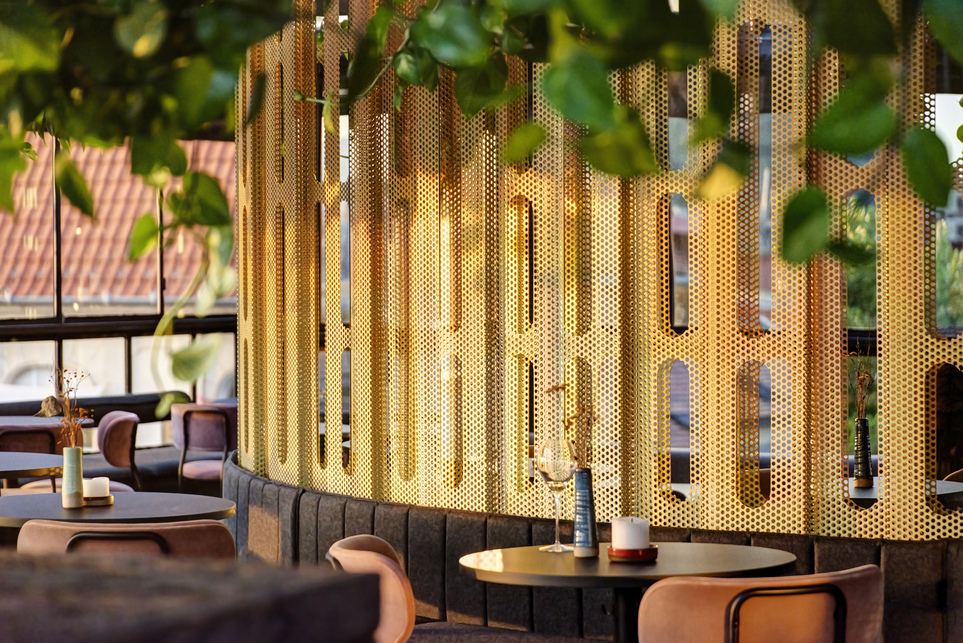 “Best Room” above Budapest: Solid Wine Bar