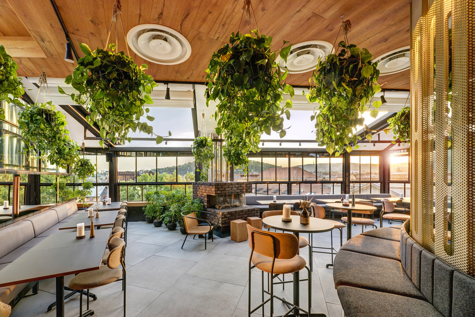 “Best Room” above Budapest: Solid Wine Bar